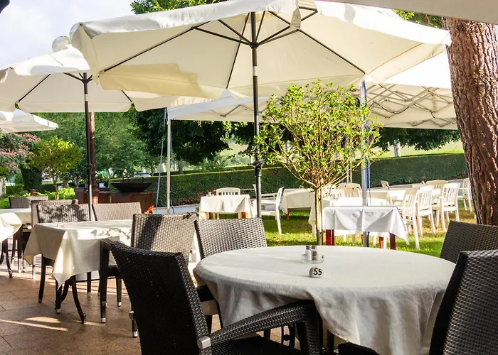 Logis Hotel Et Restaurant La Bombardiere