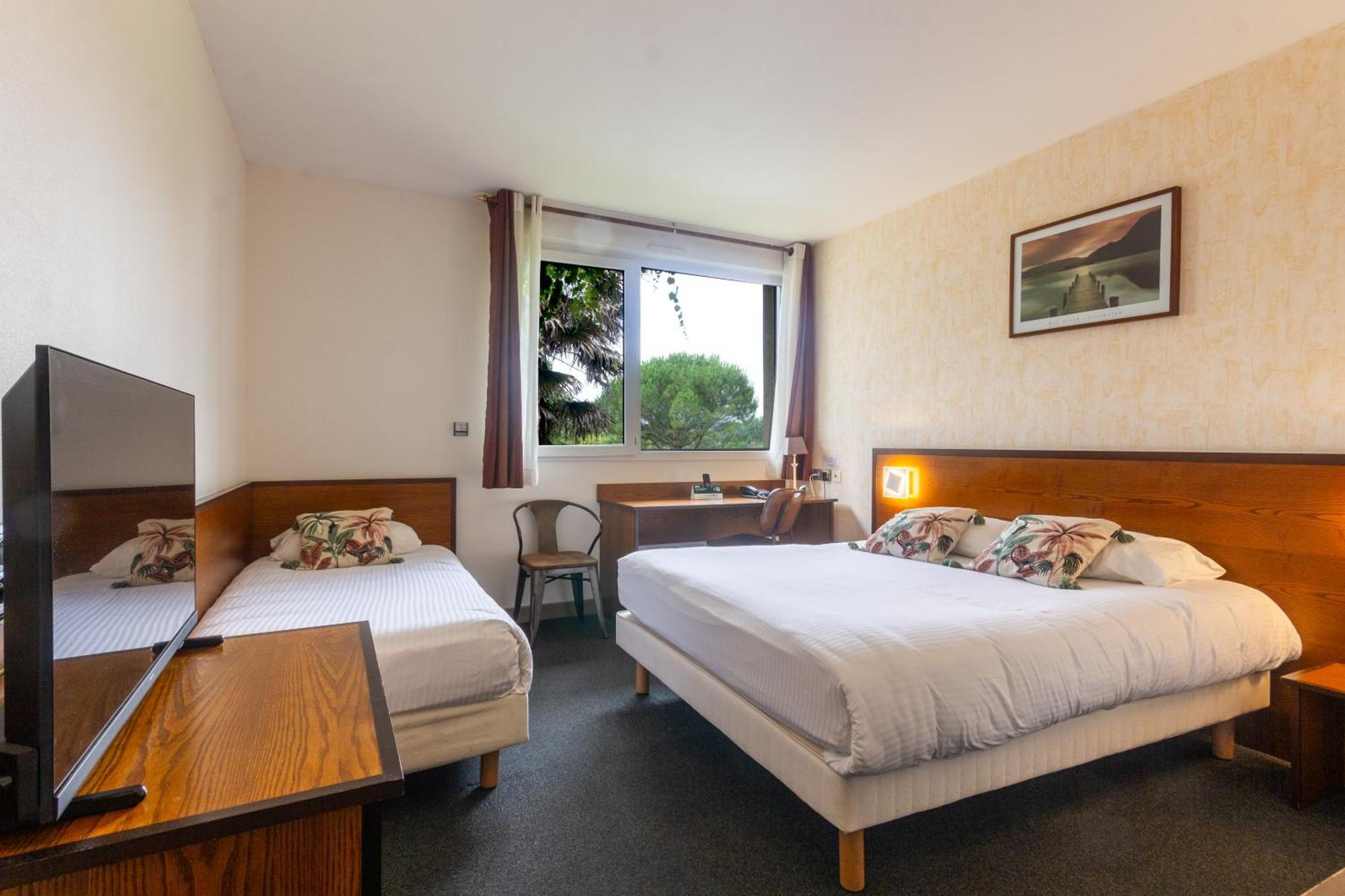 Hotel Logis Et Restaurant La Bombardiere 3*